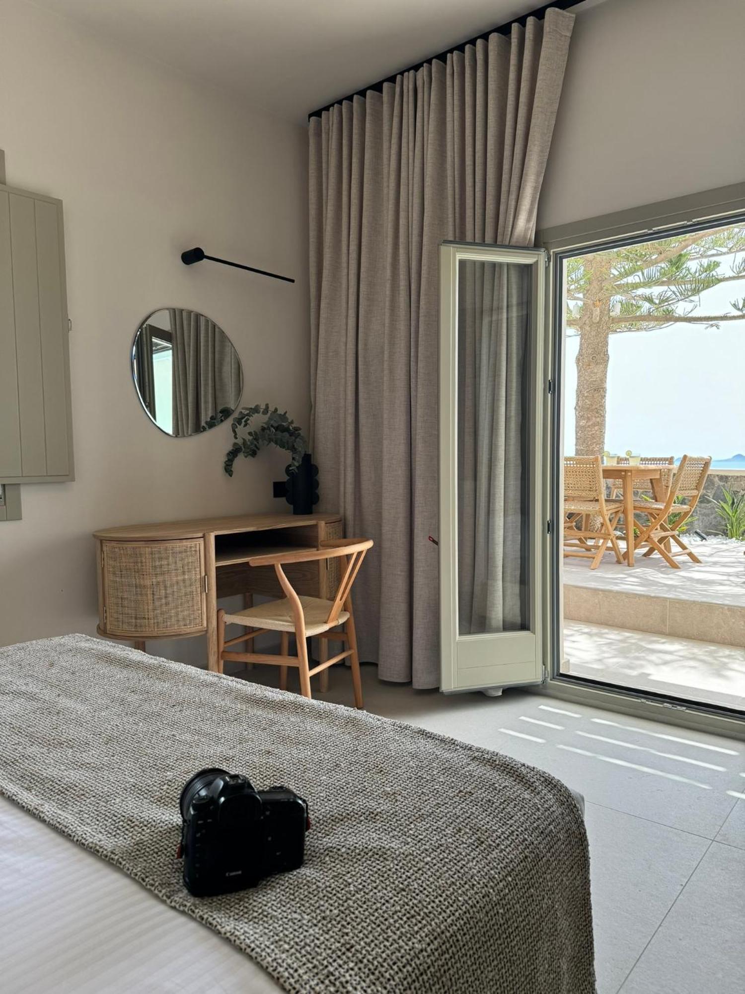 Morfes Luxury Suites By Caldera Houses Фіростефані Екстер'єр фото
